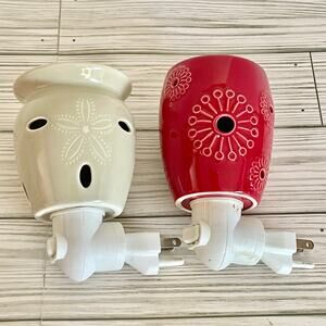 Scentsy Plug In Wall Mini Wax Warmers Set of 2 Red Floral & Beige‎ Sand Dollar